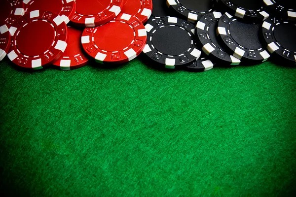 Live Qiu Qiu dealer at HD table with cards and chips